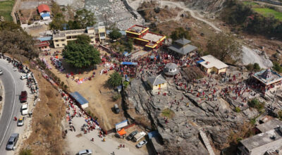 गलेश्वर बजार सौन्दर्यकरण गर्न सडकमा स्लेट ढुङ्गा बिछ्याउन थालियो