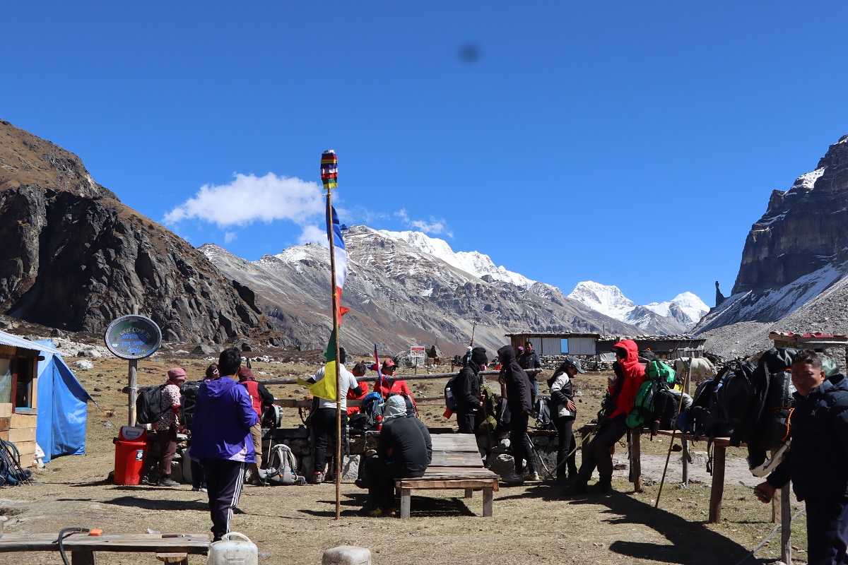 मौसम खुलेसँगै कञ्चनजङ्घा पदमार्गमा पर्यटकको चाप बढ्न थाल्यो
