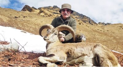 ढोरपाटनमा सिकार याम,हेलिकप्टर चढेर ब्लकसम्म पुग्दै विदेशी सिकारी